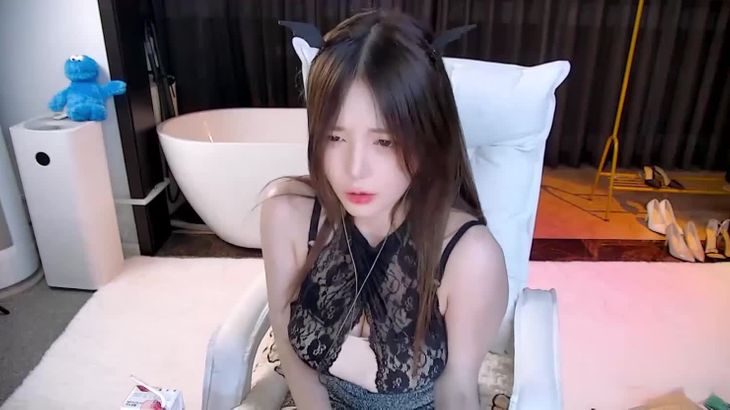 [在线ASMR][斗鱼傲娇的喵小八]ASMR火箭福利 5