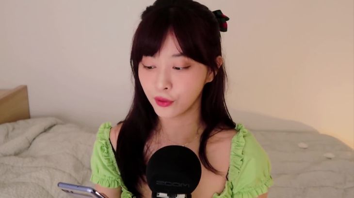 MIMO ASMR轻声耳语视频:100k感谢里的温柔陪伴感 关于MIMO(谢谢100k)